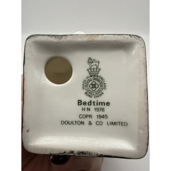 Royal Doulton Figurine “Bedtime” HN1978 – Vintage Porcelain Collectible - Picture 3 of 3